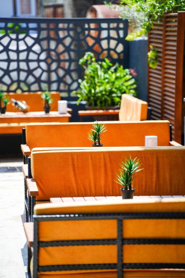 Four Seasons Apart Hotel ดาลยัน ภายนอก รูปภาพ